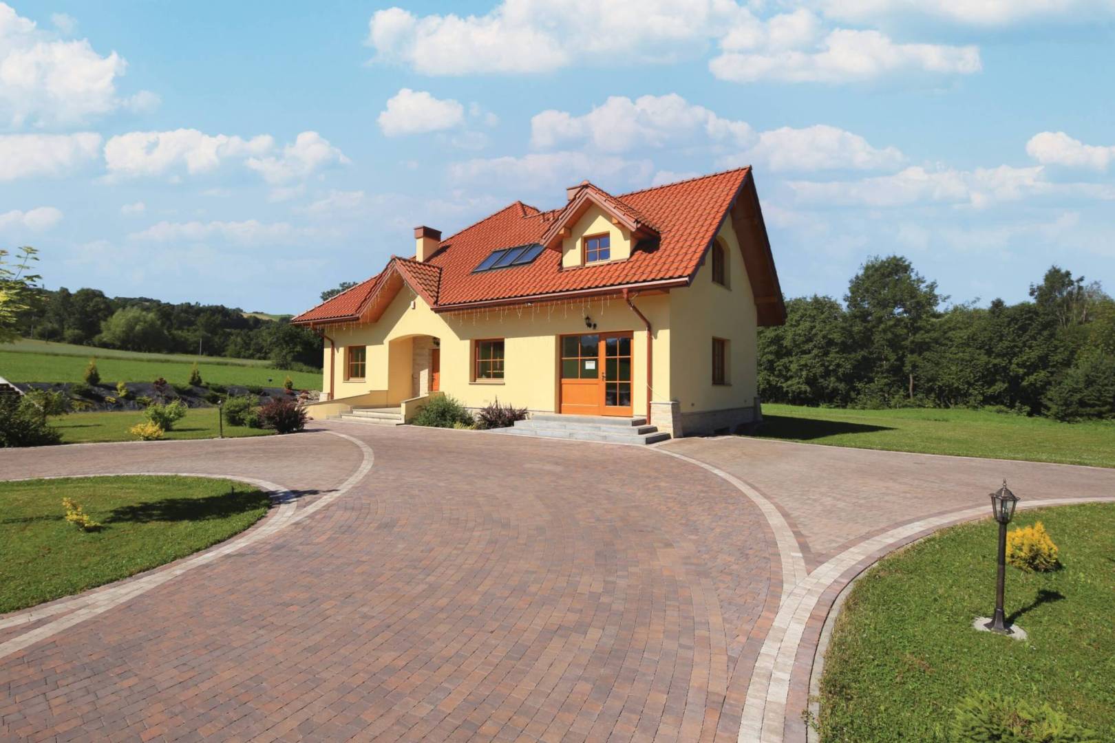 pavaj-curte-carmino-2