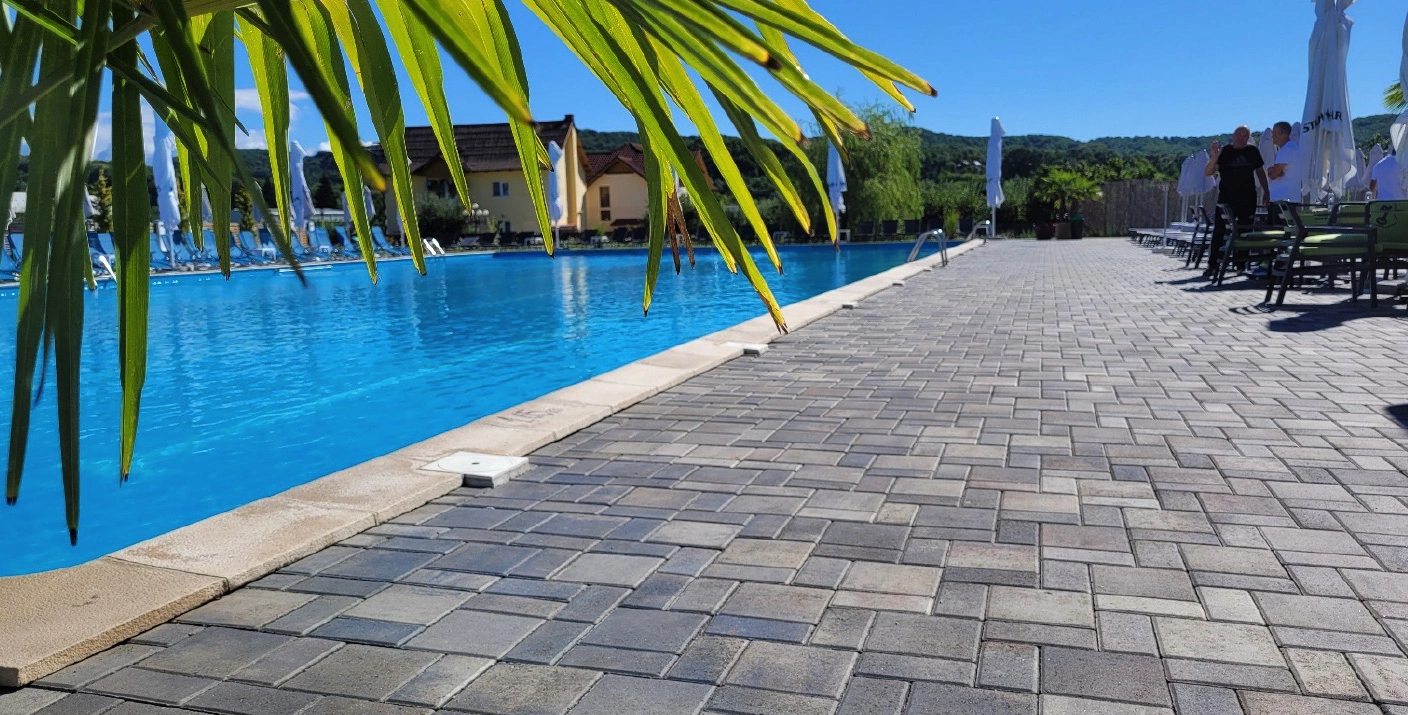 Pavajele Elpreco: o varietate de forme și nuanțe pentru a-ți pune creativitatea la lucru. Alege-ți modelul preferat și creează-ți curtea visată, cu ajutorul nostru, care îți oferă idei de montaj de la clasice la moderne.
