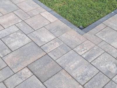 Amenajare exterioara curte cu pavaj City Trio Crem Gri Patina